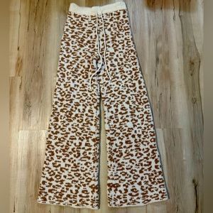 Pink Lily women's soft chic flared, high waisted loungewear pants, size L, NWT!